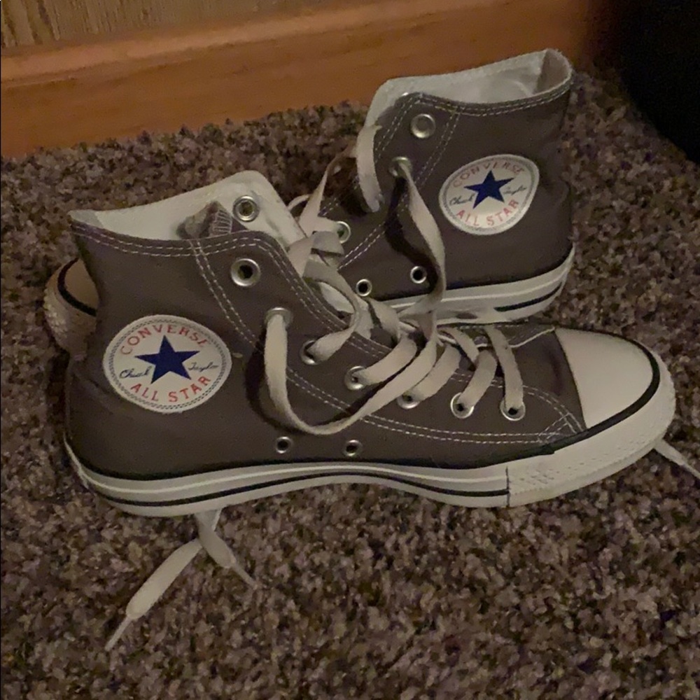 Grey converse